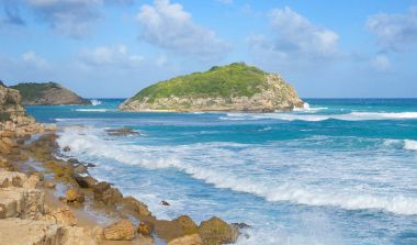 Half Moon Bay Atlantik Okyanusu kıyısı - Karayip tropik ada - Antigua ve Barbuda