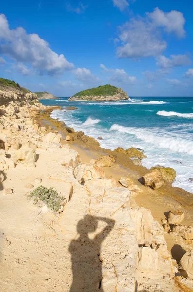 Half Moon Bay Atlantik Okyanusu kıyısı - Karayip tropik ada - Antigua ve Barbuda