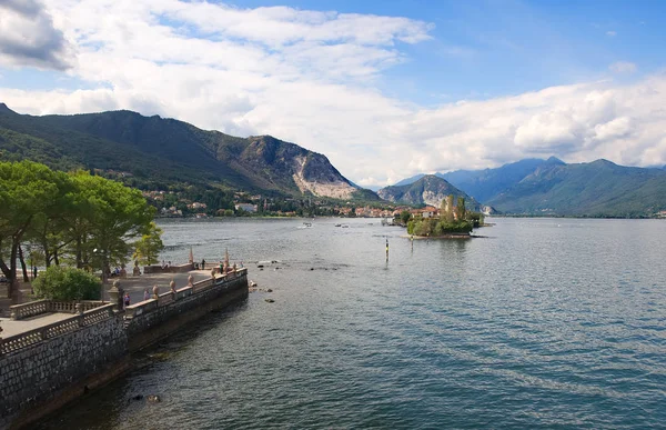 Isola Superiore (Isla de los Pescadores) en el Lago Mayor - Stresa - Italia Imagen De Stock