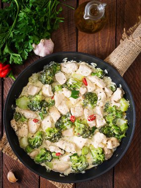 Hassas sote tavuk, Sarımsak soslu