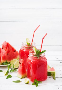 Taze karpuz smoothies