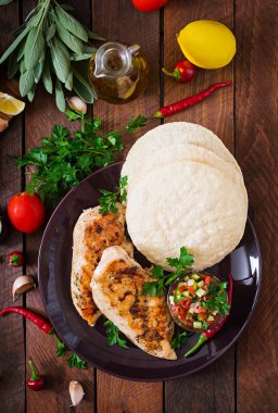 Izgara tavuk göğsü ve pide