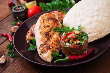 Izgara tavuk göğsü.