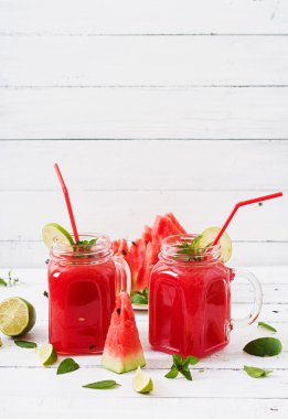 Taze karpuz smoothies