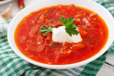 Geleneksel Ukrayna sebze pancar çorbası