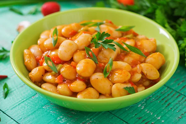 Feijão branco cozido no vapor com legumes — Fotografia de Stock