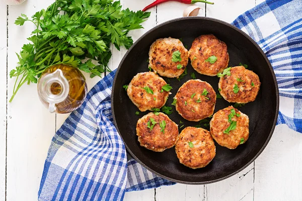 Juicy delicious meat cutlets in pan — Stockfoto