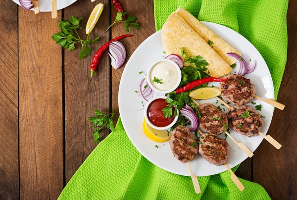 Kofta kebab apetitoso (almôndegas ) — Fotografia de Stock