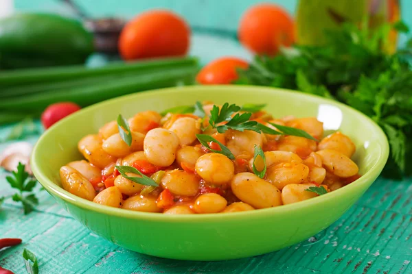 Feijão branco cozido no vapor com legumes — Fotografia de Stock