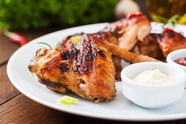 Baked chicken wings on plate — Stock Photo, Image