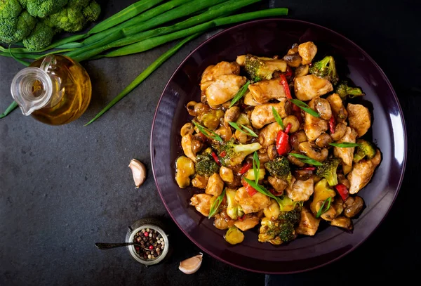 Stir fry with chicken on plate — Stock Photo, Image