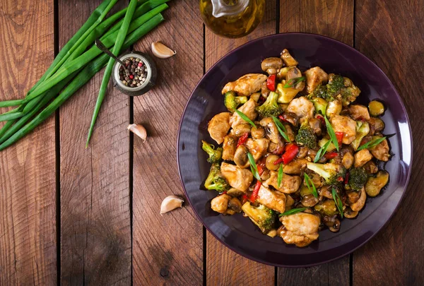 Stir fry with chicken on plate — Stock Photo, Image