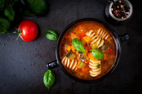 Italiaanse groentesoep met pasta — Stockfoto