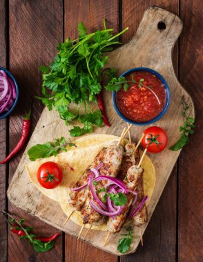 Lula kebap sebze ve sos kase