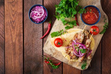 Lula kebap sebze ve sos kase