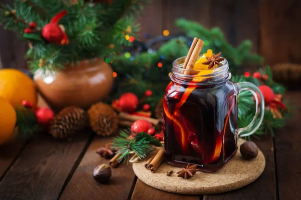 Jul glögg vin och kryddor — Stockfoto