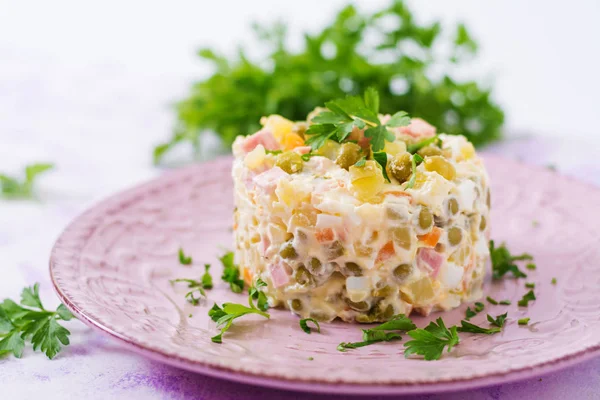 Salade traditionnelle russe "Olivier" — Photo