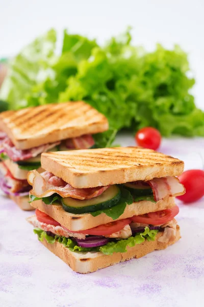 Clubsandwich med kycklingfilé — Stockfoto