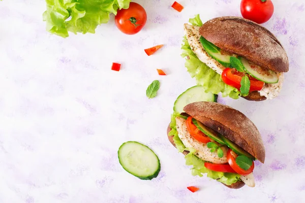 Két ízletes és egészséges szendvicsek — Stock Fotó