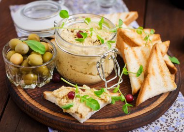 Pate tavuk kavanoz içinde