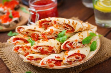 Kırmızı havyarlı gözleme.