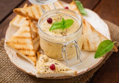 Pate tavuk kavanoz içinde