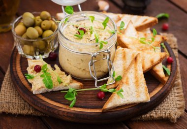 Pate tavuk kavanoz içinde