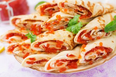 Kırmızı havyarlı gözleme.