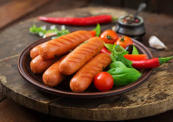 Grilled sausages and vegetables — Stock Photo, Image