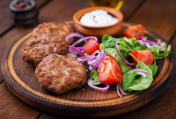 Chuletas de carne apetitosas —  Fotos de Stock