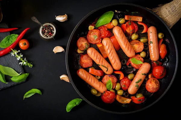 Embutidos a la plancha con verduras —  Fotos de Stock