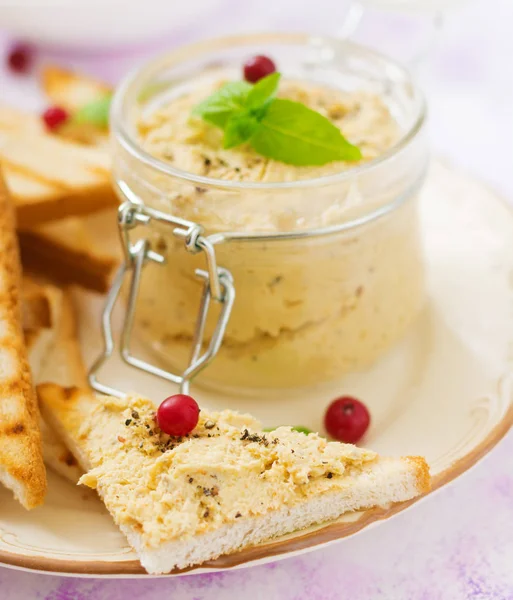 Paté de pollo en frasco —  Fotos de Stock