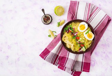 Tavuk, kereviz ve yumurta şehriye çorbası 