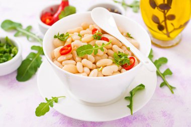 Bir kase haşlanmış fasulye