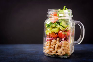 Sağlıklı spor salata