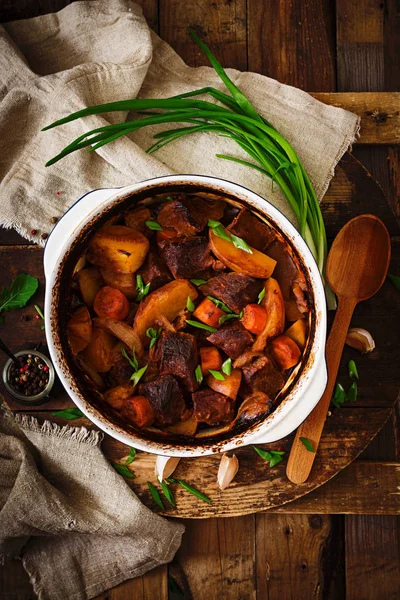 Pomme de terre au four au boeuf Bourguignon — Photo