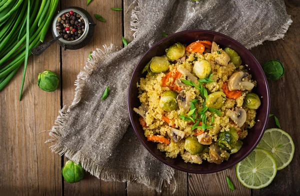 Vegetarische Couscous salade — Stockfoto