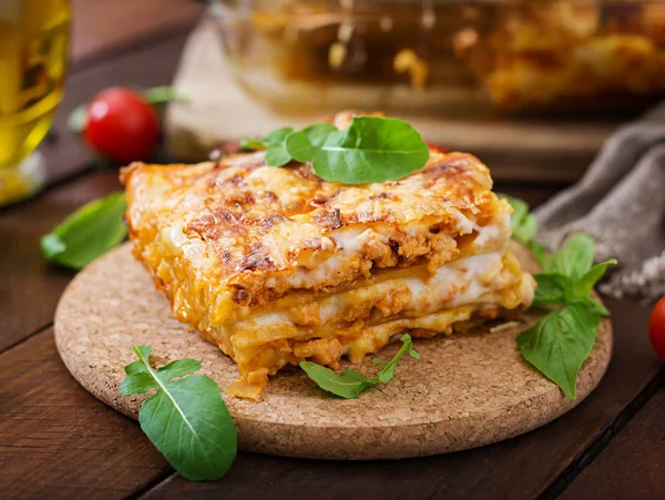 Lasagna clasică cu sos bolognese — Fotografie, imagine de stoc