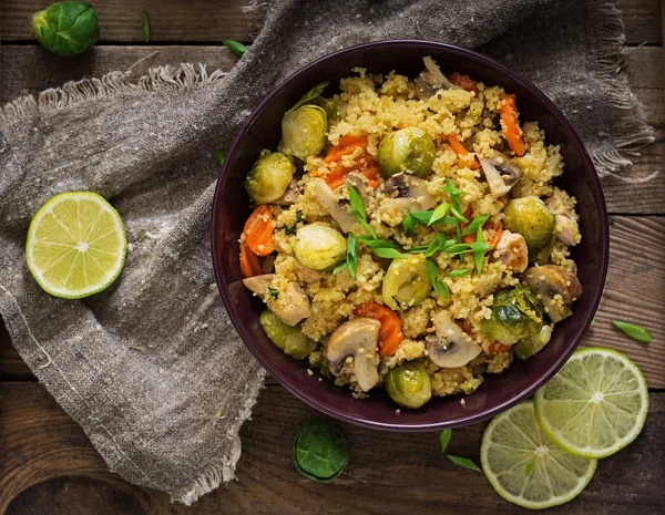 Salada de Couscous vegetariana — Fotografia de Stock