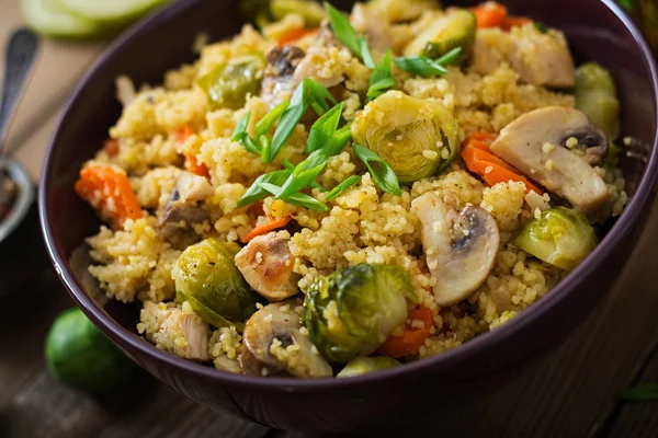 Salada de Couscous vegetariana — Fotografia de Stock