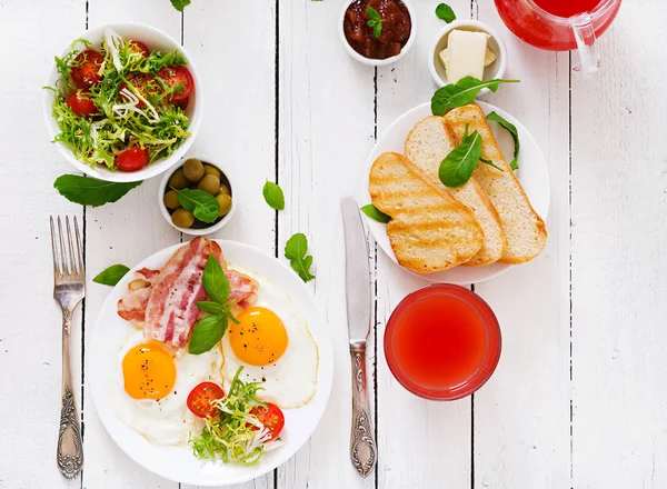 Sarapan Inggris di atas meja — Stok Foto