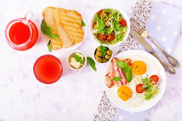 Desayuno inglés en la mesa — Foto de Stock