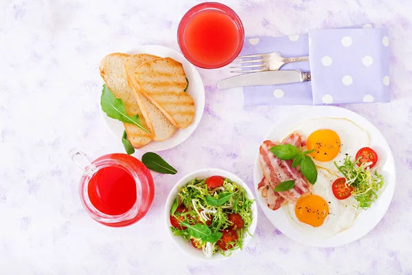 Desayuno inglés en la mesa — Foto de Stock