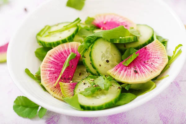 Salada fresca de pepinos — Fotografia de Stock