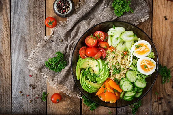 Bulgur porridge with eggs and vegetables — Stock Photo, Image