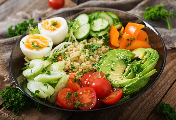 Bulgur porridge with eggs and vegetables — Stock Photo, Image