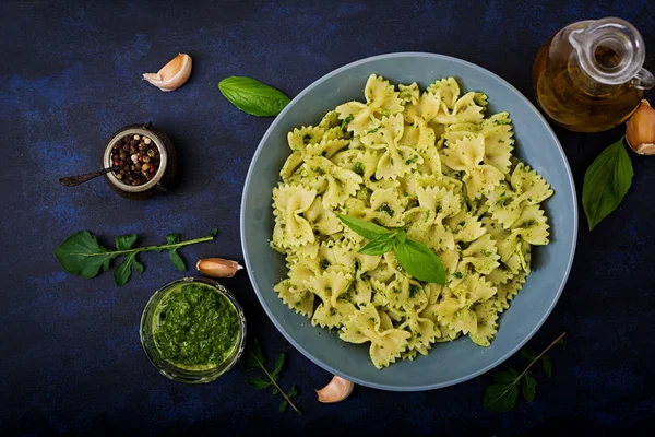 Farfalle con aglio — Foto Stock