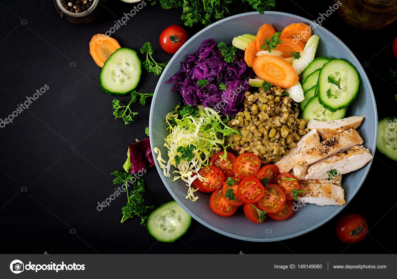 Fasulye Fasolie ile tavuk salatası Fasulye Fasolie ile tavuk salatası