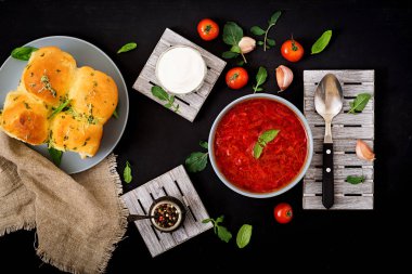 Geleneksel Ukrayna sebze pancar çorbası