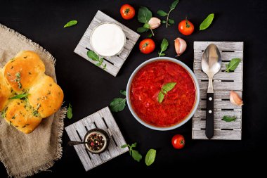 Geleneksel Ukrayna sebze pancar çorbası